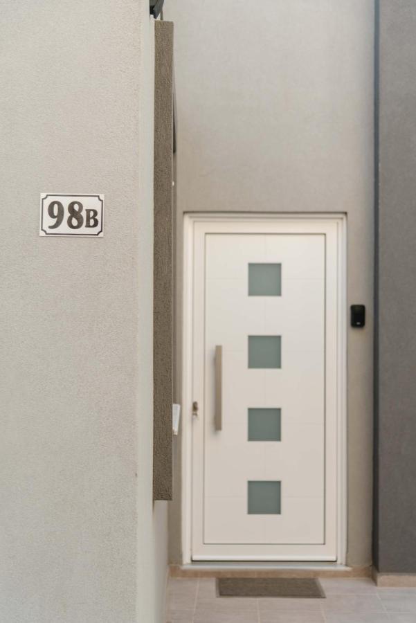 Stylishly Decorated House - Free Private Parking! Apartment Heraklion  Exterior photo
